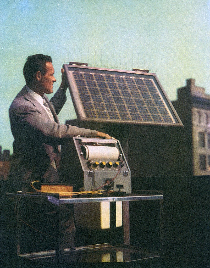 Фото первой солнечной батареи