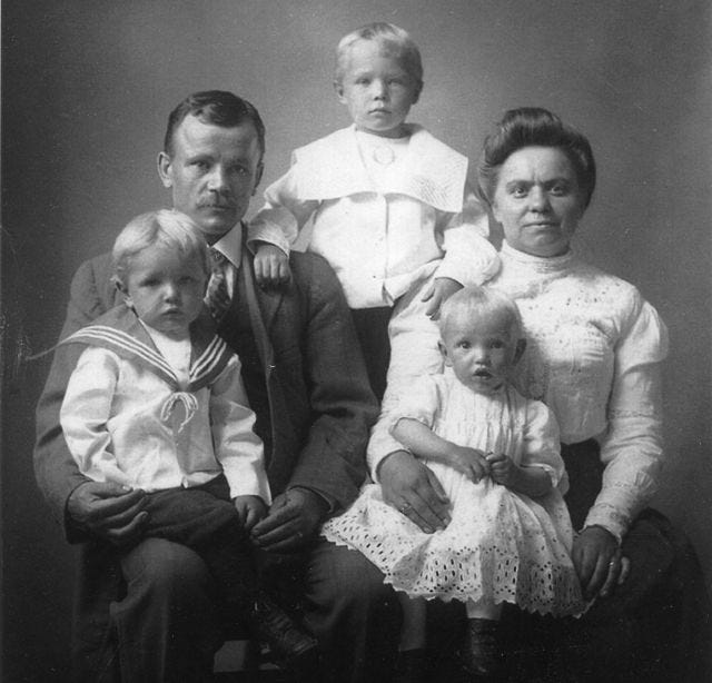 Photo of Whitehead family circa 1904