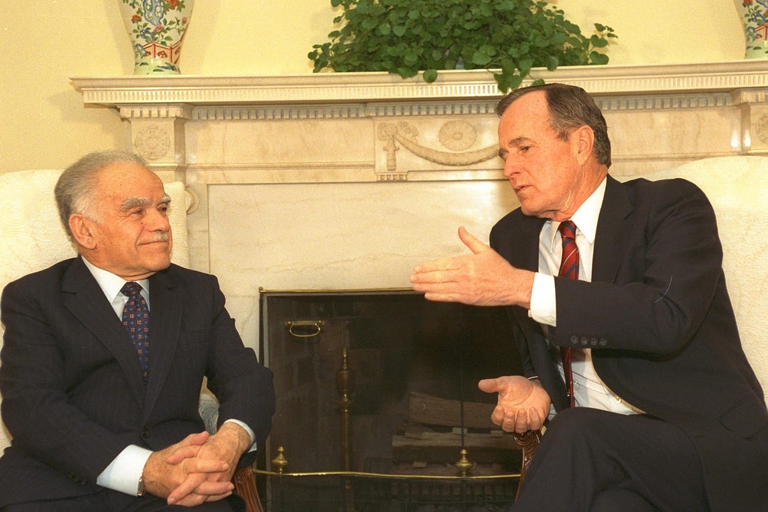 Israeli Prime Minister Yitzhak Shamir (left) and U.S. President George H.W. Bush meet in the Oval Office, White House, April 6, 1989. (Ya'acov Sa'ar)