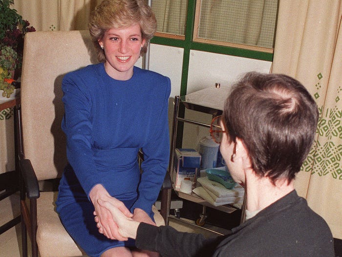 Photo: Princess Diana Shaking Hands With an AIDS Patient in 1987