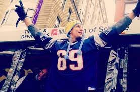 Patriots' Rob Gronkowski rocks 69 jersey for Super Bowl parade