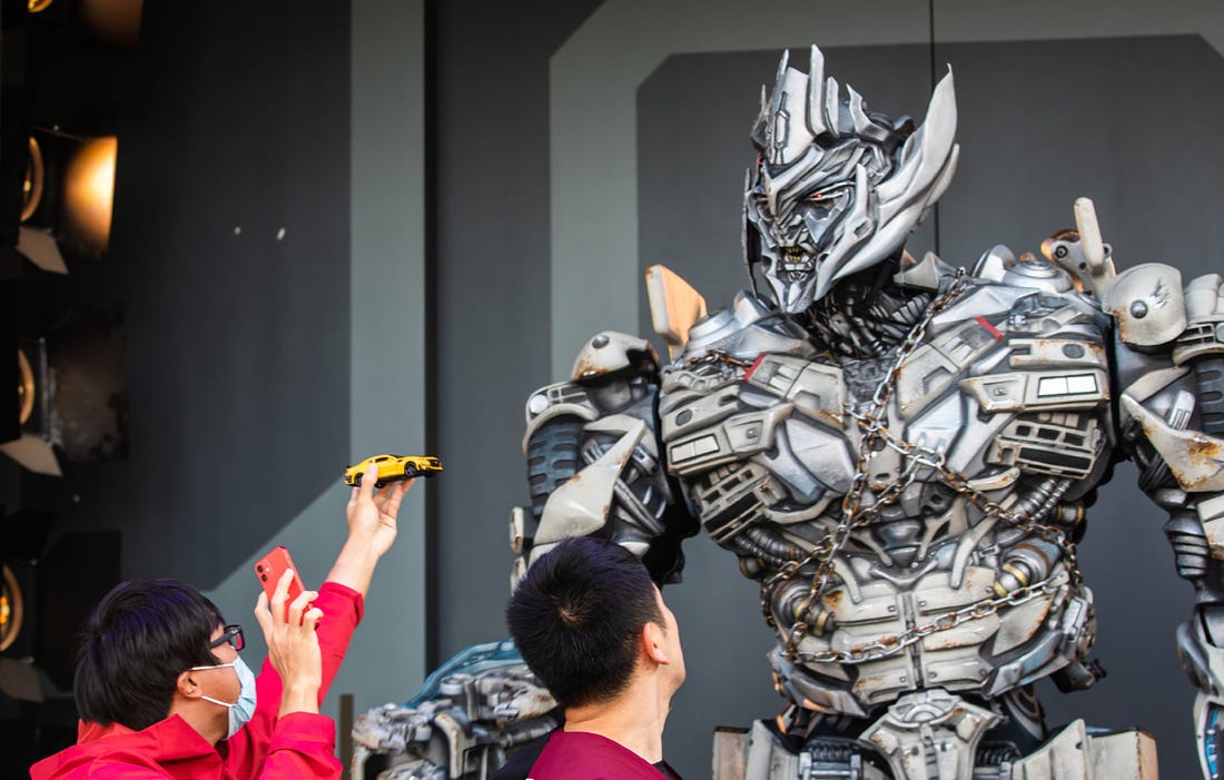 Megatron offends &#39;vile humans&#39; at Universal Studio&#39;s Beijing theme park –  SupChina
