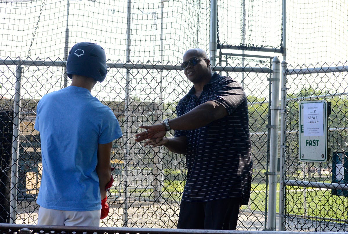 Tinley Park teens get instruction from Frank Thomas, local baseball