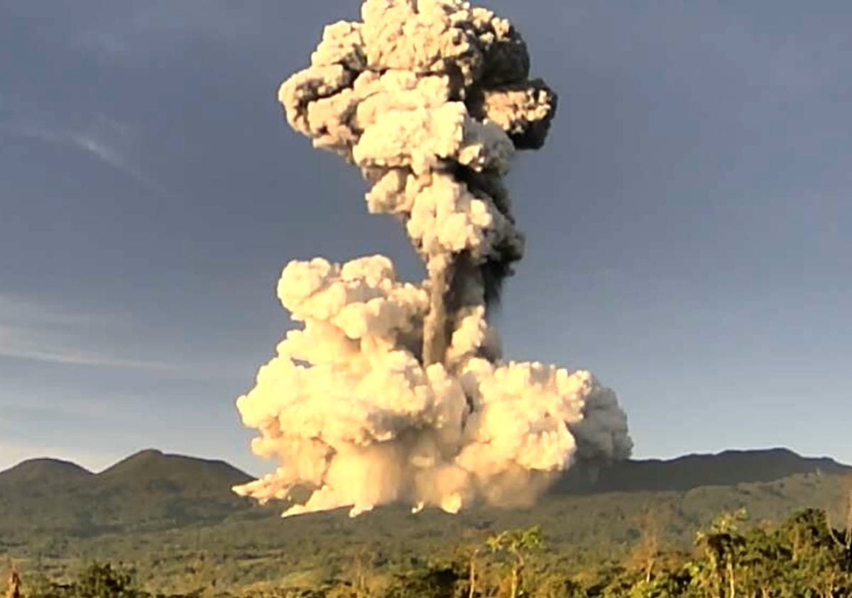 Biggest eruption in years at Rincón de la Vieja Volcano - by Alejandro