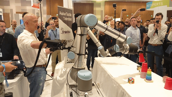 Amazon&#39;s CEO Jeff Bezos tries our tech! – Shadow Robot Company