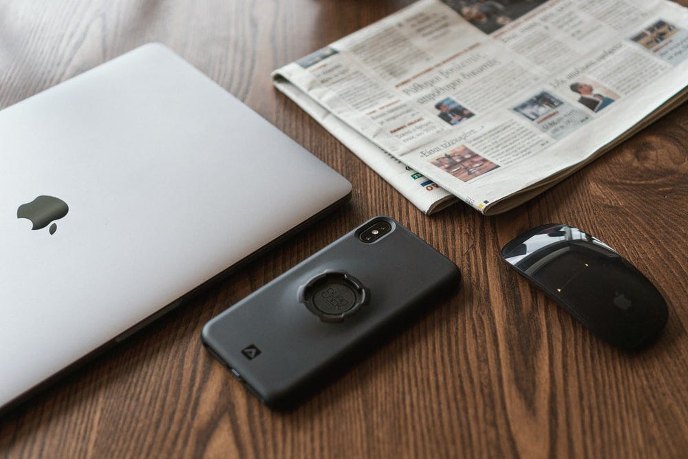 black smartphone black smartphone