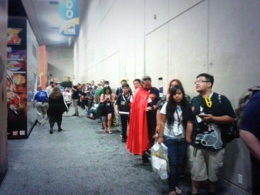 sdcc-2013-lyndsi-legendary-epic-quest-row-of-fans-1 sdcc-2013-lyndsi-legendary-epic-quest-row-of-fans-1