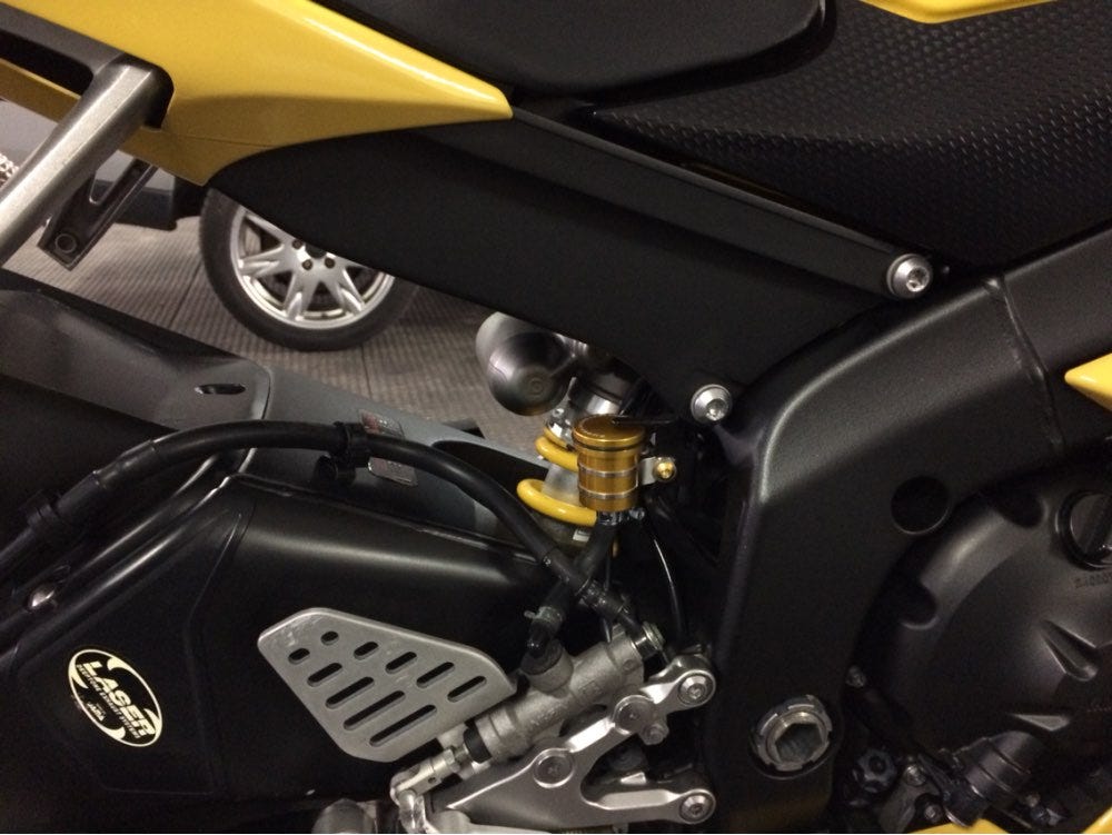 CNC Motorcycle Brake Fluid Reservoir Clutch Tank Cylinder Master Oil Cup For Honda CBR250R CBR 250 CBR250 R 2011-2013 2012 CNC Motorcycle Brake Fluid Reservoir Clutch Tank Cylinder Master Oil Cup For Honda CBR250R CBR 250 CBR250 R 2011-2013 2012