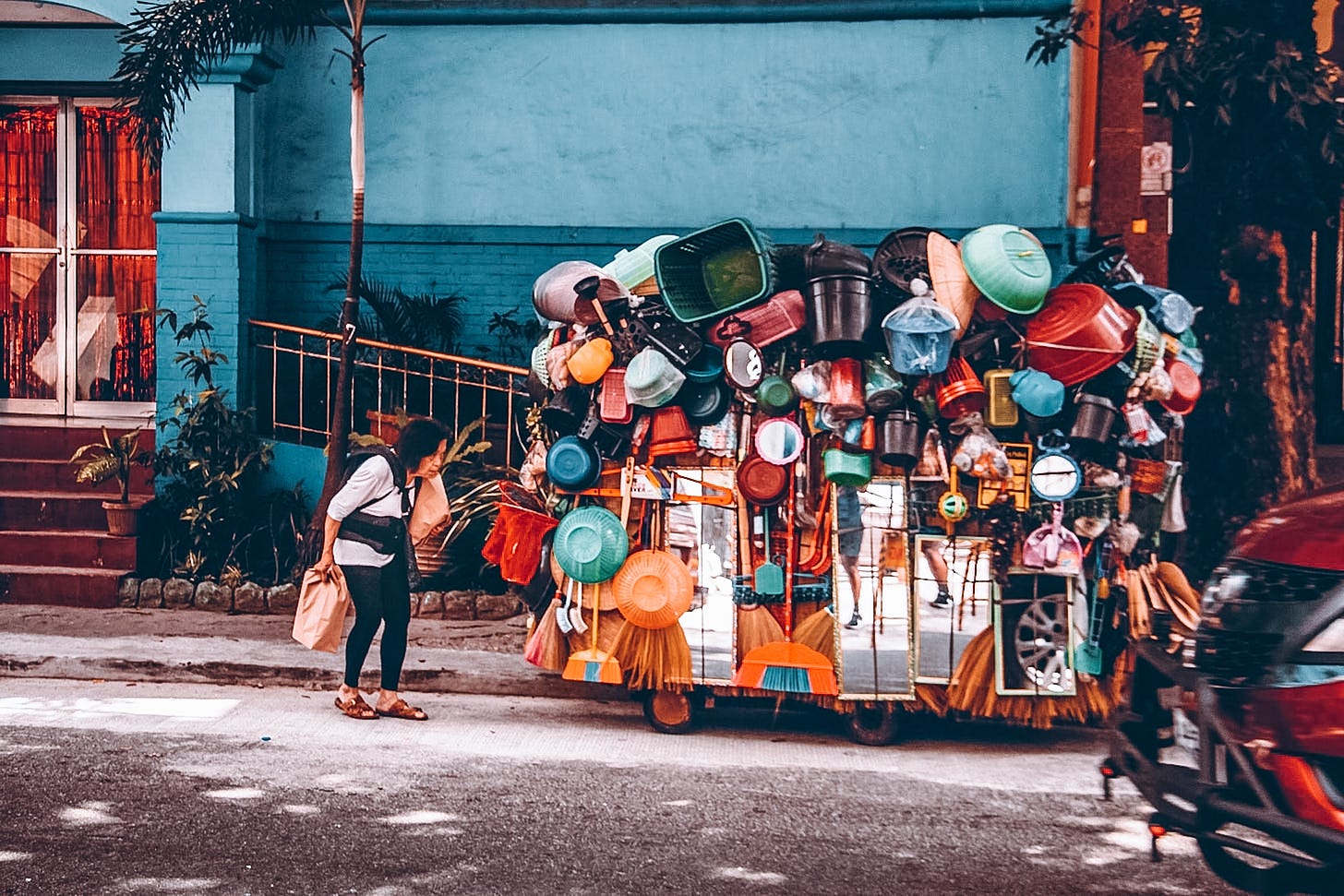 An old woman and her cart full of plastic wares in Manila: A photo by David Elikwu