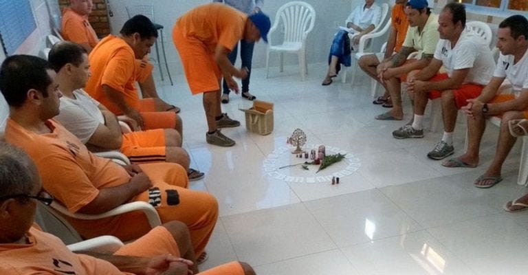 Juízes empregam "constelação familiar" para tratar vícios e recuperar presos Juízes empregam "constelação familiar" para tratar vícios e recuperar presos