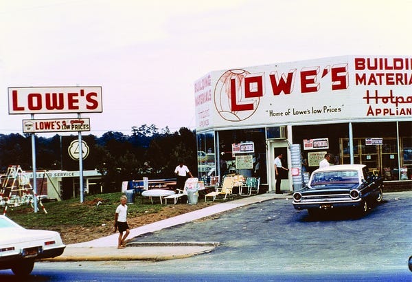 What Lowe&#39;s Looked Like When the Home-Improvement Retailer Opened
