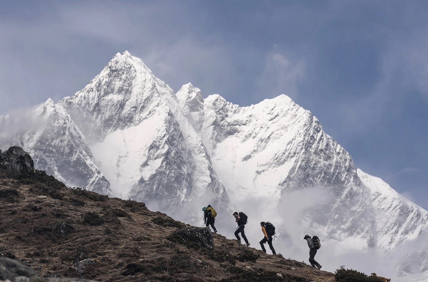 Everest là bài kiểm tra vĩ đại mà thiên nhiên dành cho con người, khi mà bản thân sự hiện diện của nó đã đủ để làm nên một lí do.