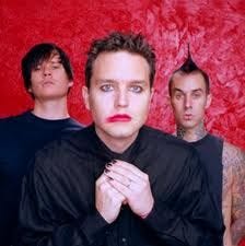 Mark Hoppus trying to look like Robert Smith again xD | Blink 182 ...