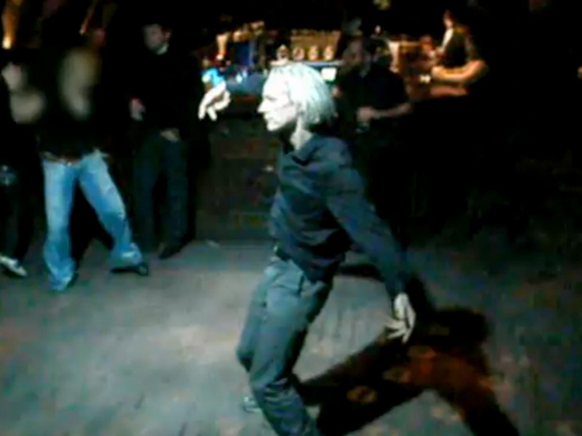 DiscoLeaks: Julian Assange "getting down" on the dance floor in Reykjavik? - CBS News