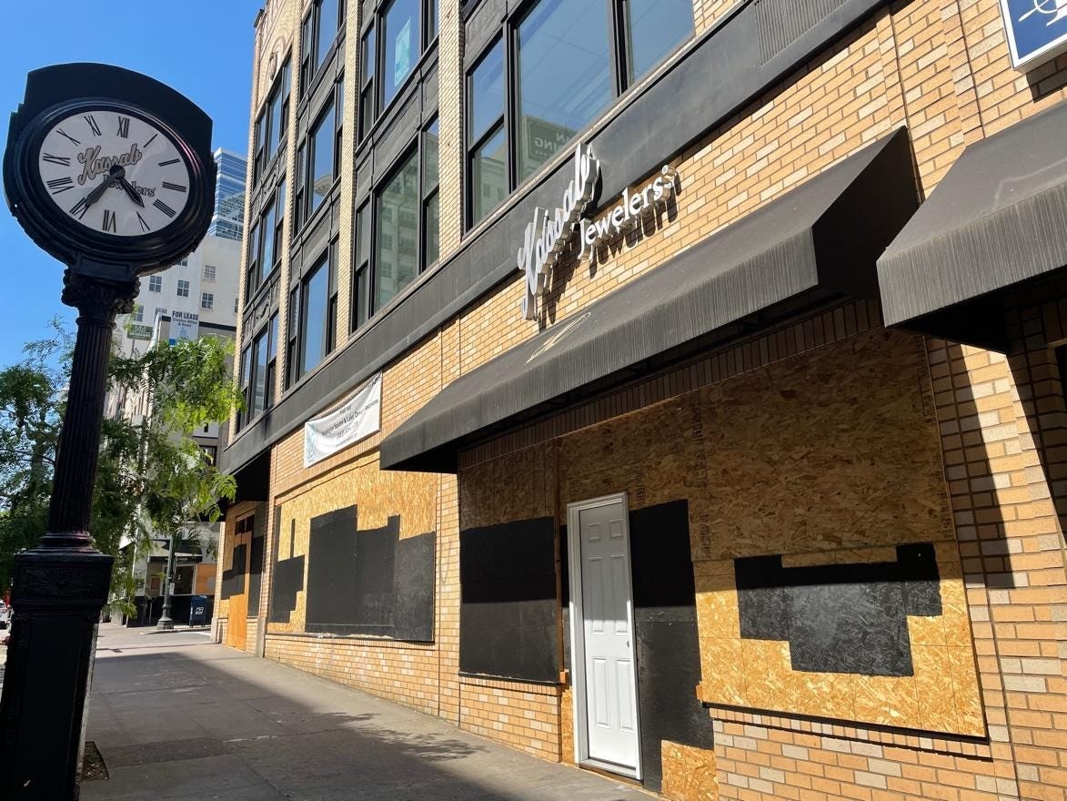 A clock on a pole
Description automatically generated with medium confidence A clock on a pole
Description automatically generated with medium confidence