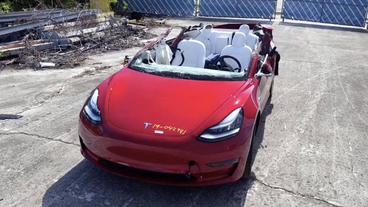 Tesla acidente