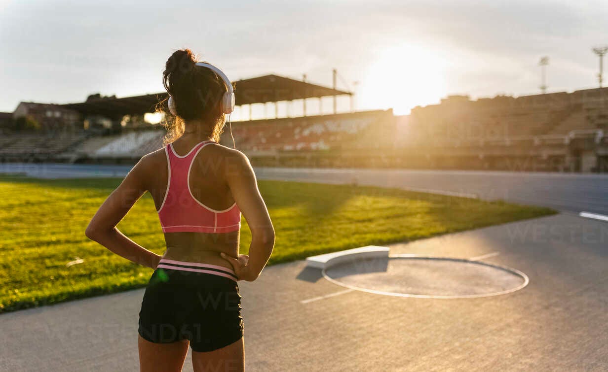 Một vận động viên được thúc đẩy bởi sự thành thạo sẽ muốn chạy càng nhanh càng tốt. Bất kỳ huy chương nào mà cô ấy nhận được đều ít quan trọng hơn quá trình cải thiện không ngừng.