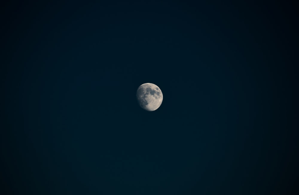 gray and blue planet