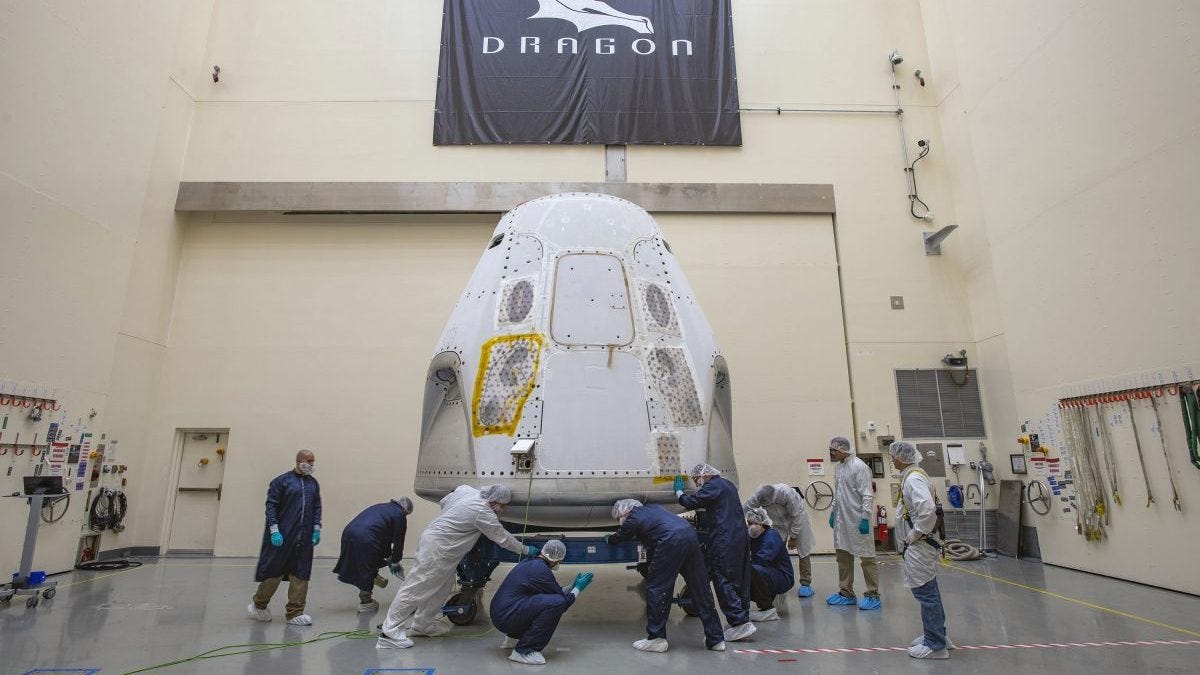 Le vaisseau spatial SpaceX Crew Dragon pour Demo-2 est arrivé sur le site de lancement le 13 février 2020. "data-attrs =" "src": "https: //bucketeer-e05bbc84-baa3-437e-9518-adb32be77984.s3 .amazonaws.com / public / images / e8c61a85-4081-44dc-ba36-7a2e0f814096_1200x675.jpeg "," hauteur ": 675," largeur ": 1200," octets ": null," alt ":" Le vaisseau spatial SpaceX Crew Dragon pour Demo-2 est arrivé sur le site de lancement le 13 février 2020. "," title ": null," type ": null," href ": null" data-src = "https: //cdn.substack. com / image / fetch / w_1456, c_limit, f_auto, q_auto: bon / https% 3A% 2F% 2Fbucketeer-e05bbc84-baa3-437e-9518-adb32be77984.s3.amazonaws.com% 2Fpublic% 2Fimages% 2Fe8c61a85-40 ba36-7a2e0f814096_1200x675.jpeg "class =" lazyload "src =" data: image / gif; base64, R0lGODlhAQABAAAAACH5BAEKAAEALAAAAAABAAEAAAICTAEAOw == "/><noscript><img decoding=